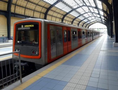 Μοναστηράκι: Γυναίκα έπεσε στις γραμμές του τρένου, μεταφέρεται σε νοσοκομείο